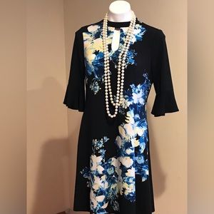 Beautiful Roz & Ali 3/4 Bell Sleeve Dress size M
